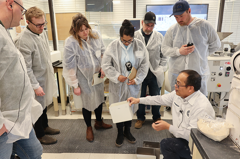 A Cereals Canada miller explains the milling process to six participants. A Cereals Canada miller explains the milling process to six participants.